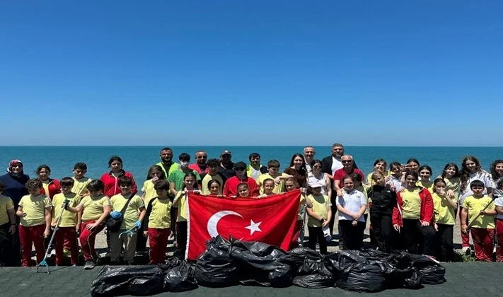 Trabzon’da Ayasofya Sahilinde Çevre Temizliği Etkinliği
