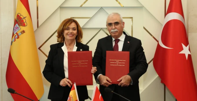 Türkiye Ve İspanya Anayasa Mahkemeleri Arasında Iş Birliği Anlaşması Imzalandı