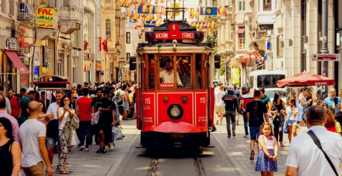 Türkiye'Ye Göç Edenlerin Sayısı 393 Bin 829’A Yükseldi