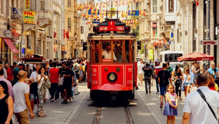 Türkiye'Ye Göç Edenlerin Sayısı 393 Bin 829’A Yükseldi
