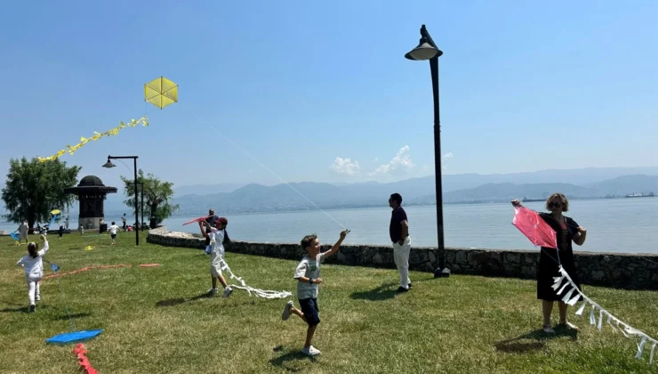 Uçurtmalar Kocaeli'Den Barışa Uçtu