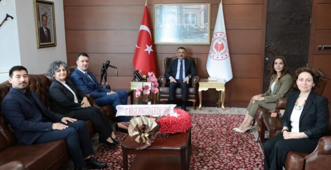 Vali Hacıbektaşoğlu, Eczacılar Odası yönetimini kabul etti