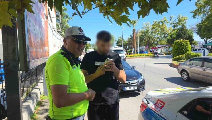 Zonguldak’ta trafik polisinin dikkati vatandaşı dolandırılmaktan kurtarıldı