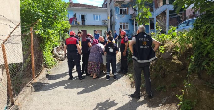 Ereğli’de çatıya çıkarak intihar girişiminde bulundu: 45 dakikalık ikna çabası sonuç verdi
