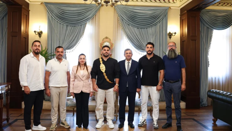 Antalya’da Başpehlivan Erkan Taş’tan Vali Şahin’e Ziyaret