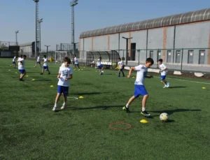 Balıkesir Büyükşehir Yaz Spor Okulları Sağlıklı Bireyler Yetiştiriyor