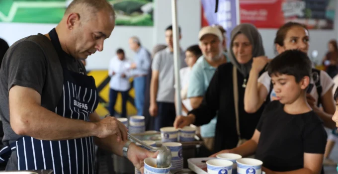 Bursa Büyükşehir Ikramlara Gürsu'Da Devam Etti