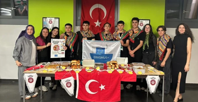 Bursa’da Yıldırım Ticaret Mtal, Öğrencileri Geleceğin Mesleklerine Hazırlıyor