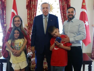 Cumhurbaşkanı Erdoğan, &Quot;Cake Not Hate&Quot; Kampanyasıyla Tanınan Joshua Harris'I Ağırladı