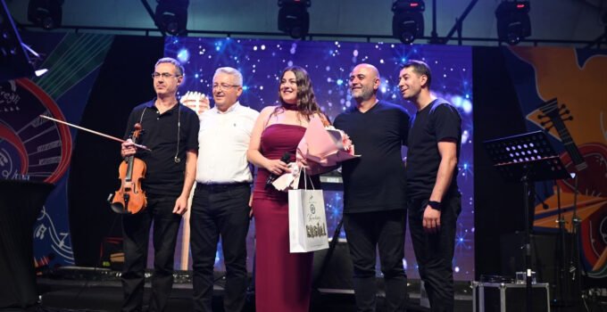 Gamze Tunç Coşturdu, Servet Öztürk Güldürdü