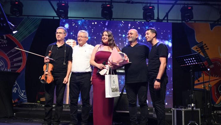 Gamze Tunç Coşturdu, Servet Öztürk Güldürdü