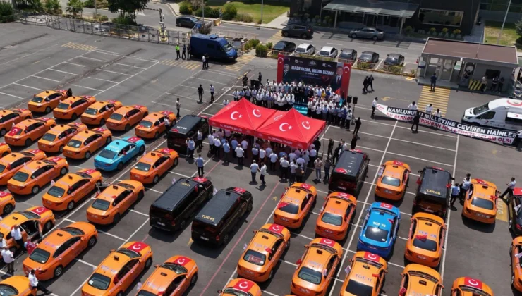 İstanbul'Da 253 Taksilik 'Demokrasi Konvoyu'