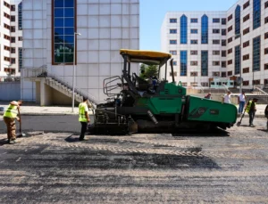 İstanbul Maltepe’de Asfalt Serim Çalışmaları Sürüyor