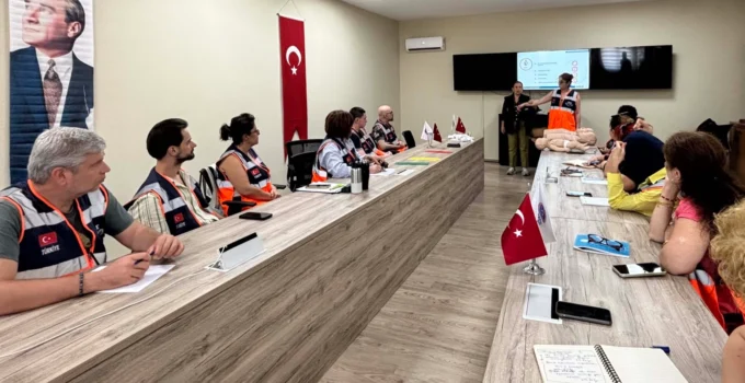 İstanbul Maltepe'De Gönüllülere Afet Eğitimi