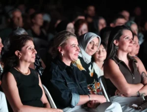 İzmir Çiğli'De Açık Havada Sinema Keyfi