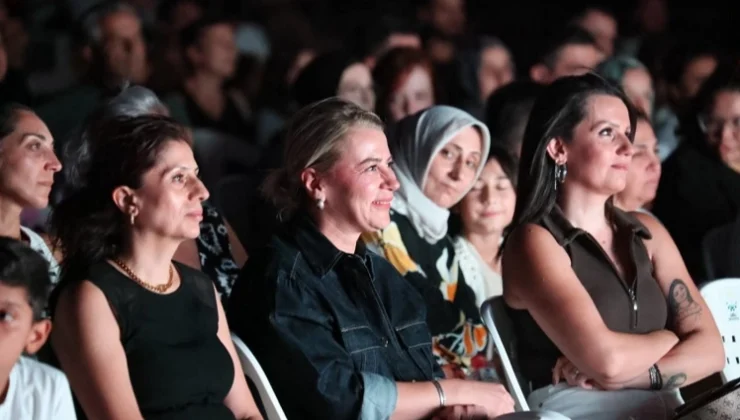 İzmir Çiğli'De Açık Havada Sinema Keyfi
