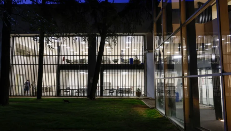 İzmir’de Kitaplar Işığı Söndürmüyor