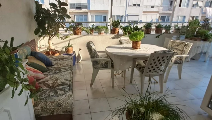 İzmir Karabağlar'I Güzelleştiren Balkonlar Ödüllendirildi