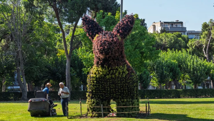 İzmir Kültürpark'Taki Doğayla Şekillenen Figürler Ilgi Görüyor