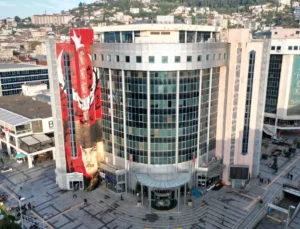 İzmit Belediyesi'Ne Soruşturma! Başkan Hürriyet Dahil 31 Gözaltı!