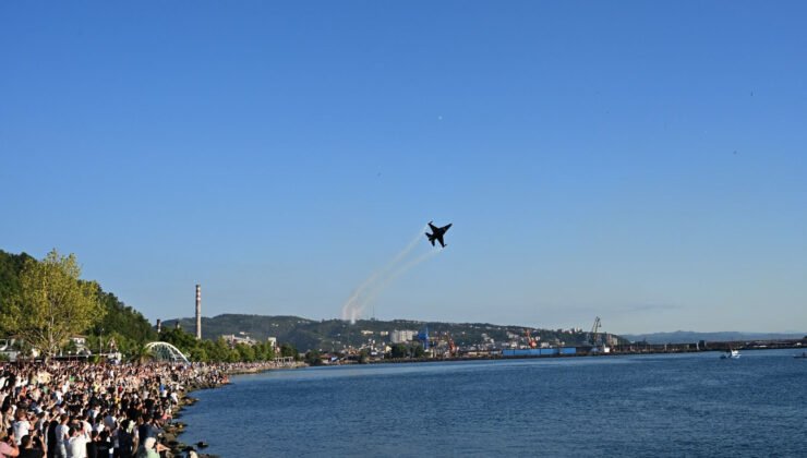 Karadeniz Ereğli, 13 yıl sonra yeniden SOLOTÜRK heyecanını yaşadı