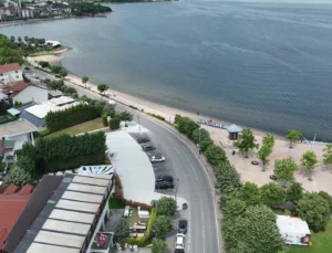 Kocaeli Başiskele Sahilinde Trafik Sil Baştan