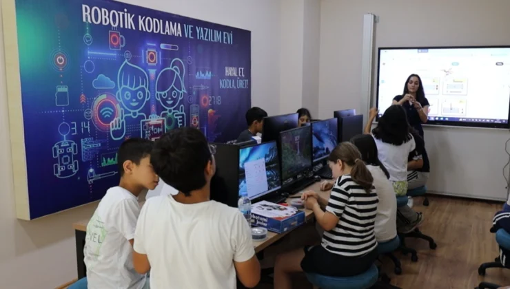 Kocaeli İzmit Belediyesi Robotik Kodlama Ve Yazılım Evi’nde Eğitimler Başladı