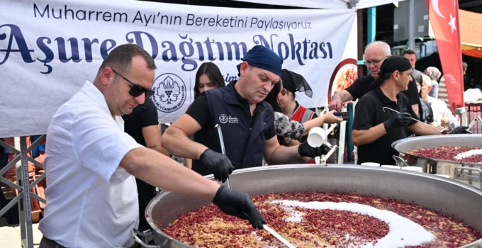 Manisa Büyükşehir’den Pazarda 2 Bin Kişiye Aşure Ikramı