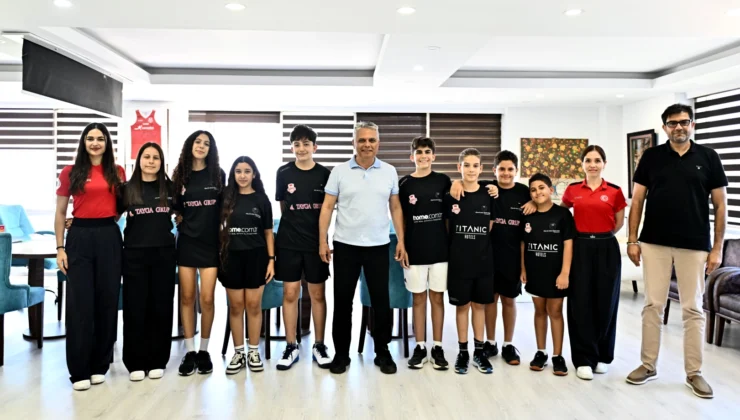 Muratpaşa Belediyespor Squashta Kürsüden Inmiyor