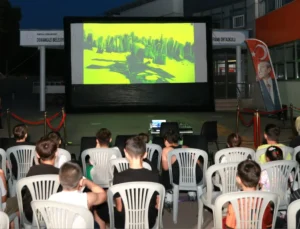 Osmangazi Belediyesi Çocuklara Yazlık Sinema Keyfi Yaşatıyor