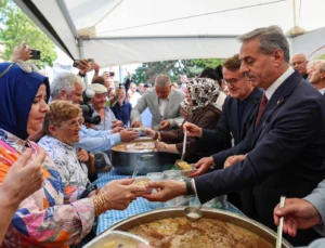 Sakarya'Da Aşure Bereketi Paylaşıldı