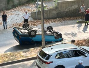 Zonguldak’ta kontrolden çıkan otomobil ağaca çarpıp ters döndü