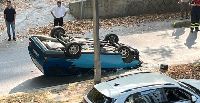 Zonguldak’ta kontrolden çıkan otomobil ağaca çarpıp ters döndü