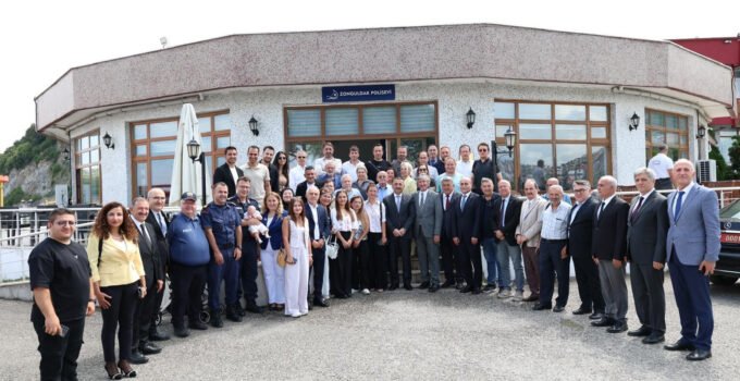 Zonguldak Valisi Hacıbektaşoğlu basın mensuplarıyla bayram kahvaltısında buluştu