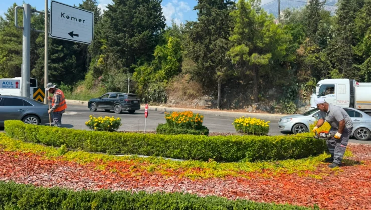 Antalya'Da Yeşil Alanlarda Genel Temizlik Ve Bakım Yapıldı