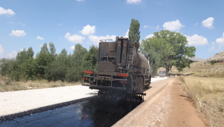Antalya Korkuteli’de 3 Kilometrelik Sathi Asfalt Yol Çalışması Yapıldı