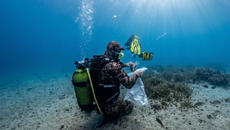Aydın Kuşadası'Nda Deniz Dibi Temizliği