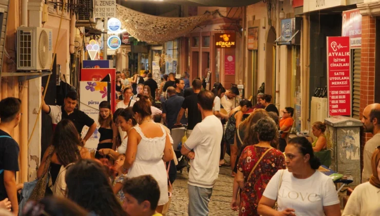Ayvalık’ta Üretici Ve El Emeği Pazarı Renk Katıyor