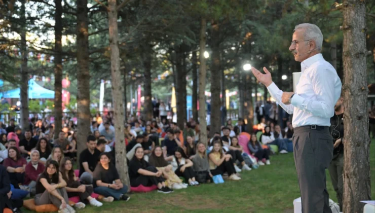 Bakan Uraloğlu Kariyer Buluşmasında Gençlerle Buluştu