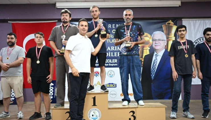Balıkesir’de Satranç Turnuvası Ödülleri Sahiplerini Buldu