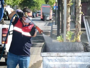 Çöp Konteynerlerinde Temizlik Ve Ilaçlama Seferberliği