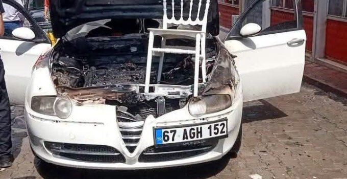 Devrek’te yanan otomobil itfaiyenin erken müdahalesiyle kurtarıldı