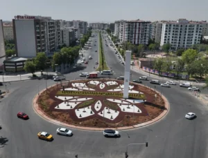 Diyarbakır Fırat Bulvarındaki Kavşak Kurakçıl Peyzajla Yenilendi