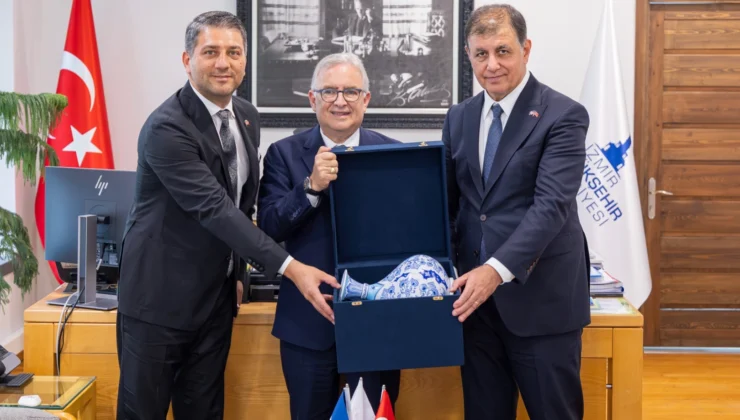 Dominik Ankara Büyükelçisi Lora’dan İzmir Büyükşehir'E Ziyaret