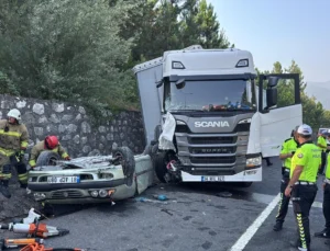 Düzce’de Otomobil Ile Tır Çarpıştı: 1 Ölü