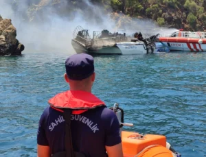 Fethiye’de Gezinti Teknesinde Yangın! 115 Kişi Tahliye Edildi
