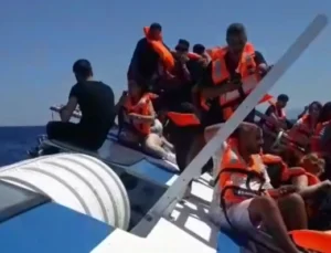 Türkiye'Den Yavru Vatan'A Arama Kurtarma Desteği…  5 Yüzer Unsur Ile 2 Helikopter Bölgede