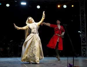 İstanbul Beylikdüzü'Nde Uluslararası Halk Dansları Zamanı