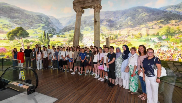 Kardeş Şehirlerin Gençleri Bursa Osmangazi'De Buluştu