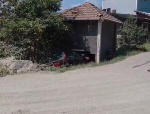 Kepçeye çarpmamak için manevra yaptı, kulübeye çarptı: 1 yaralı